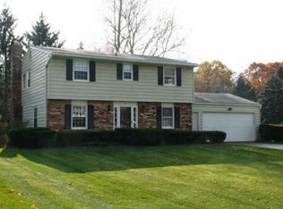 19 Pineview Dr, Penfield, NY