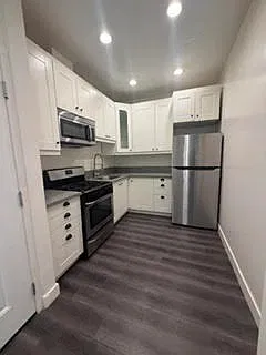 921 N W Knoll Dr — Photo 3