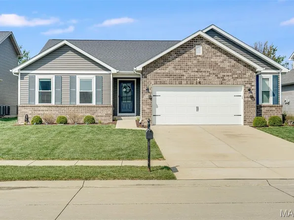 860 Bridgeway Dr, O'Fallon, IL 62269