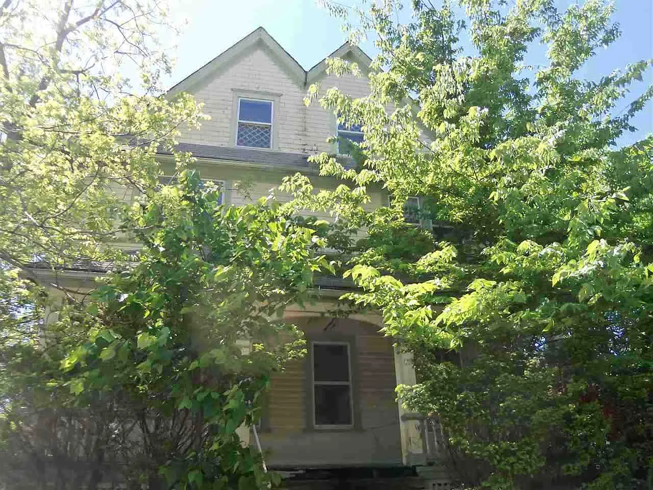 613 E Locust St photo 1