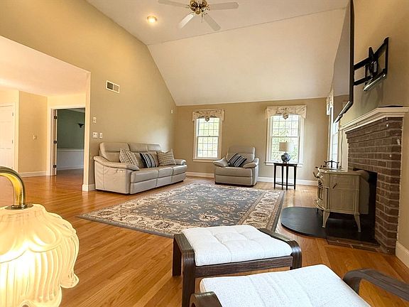 5th image of 15 Cutters Ridge Rd