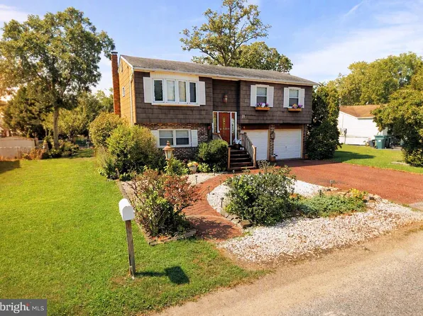11 Spruce Dr, Little Egg Harbor, NJ 08087