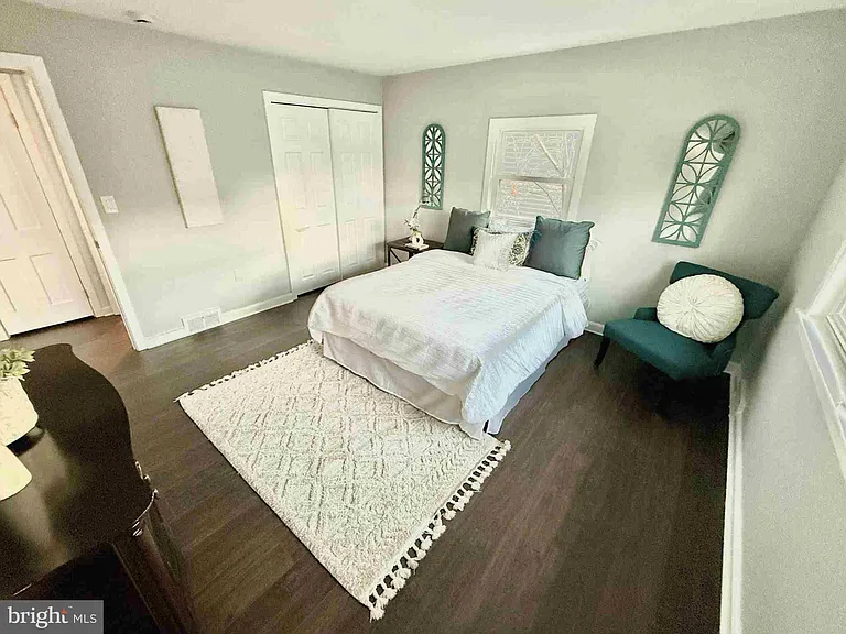 2220 Brunswick Ave — Photo 10