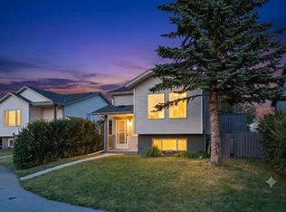 52 W Erin Meadows Ct SE, Calgary, AB T2B 2Z7