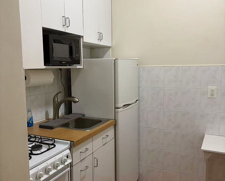 1st image of 207 W 20th St APT 2A