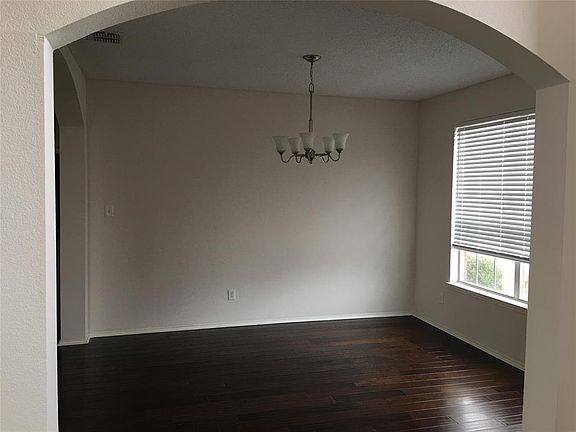 5th image of 1406 Edgemont Dr