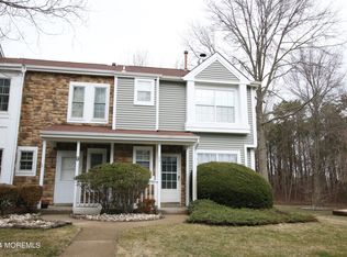 11 Horseshoe Ct, Tinton Falls, NJ 07753