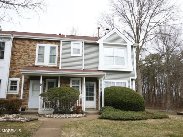 11 Horseshoe Court, Tinton Falls, NJ 07753