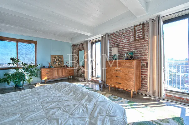 Sold by Brick&Mortar | media 12