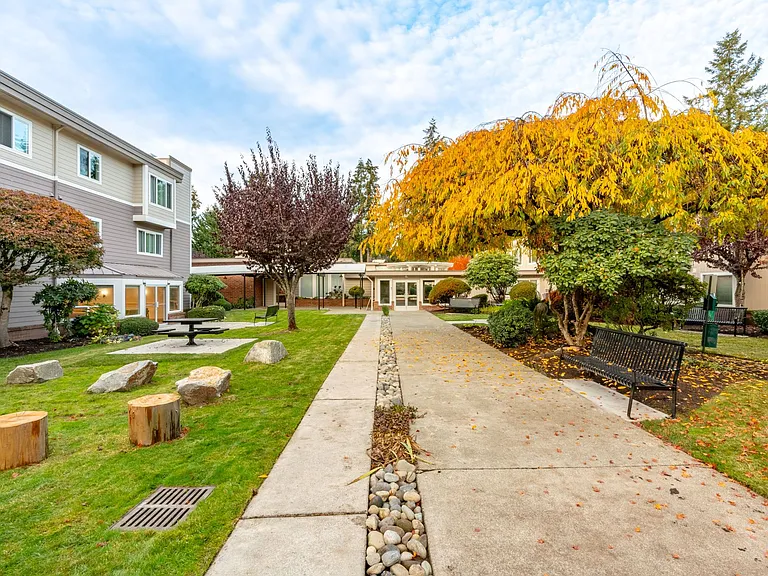 Crossroads Garden Apartments — Photo 9