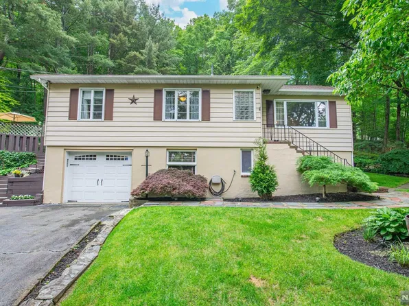 32 Lily Rd, Wanaque, NJ 07465