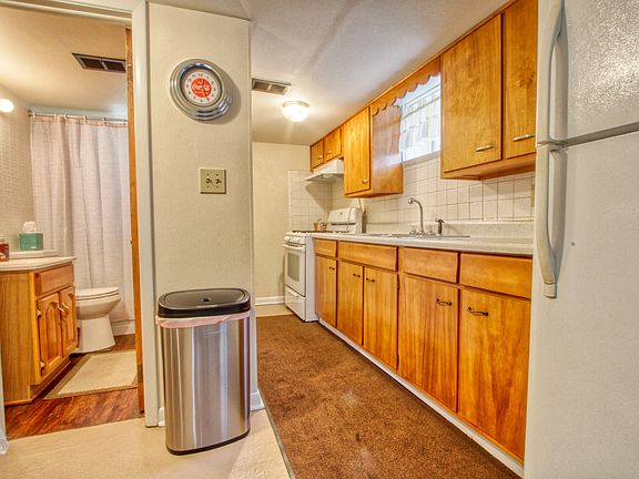 3rd image of 22 Fairelm Ln #Basement