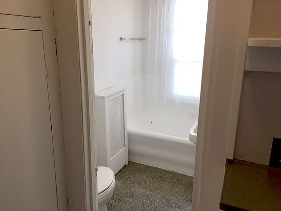 4th image of 547 Cherry St SE #7B