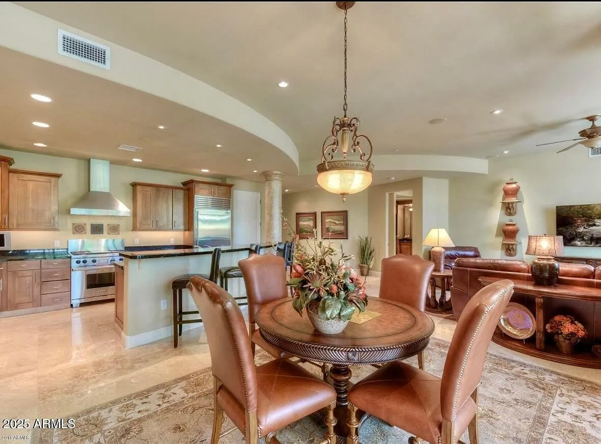 2 bed, 2.5 bath, 2329 sqft, $8,500 — Photo 4