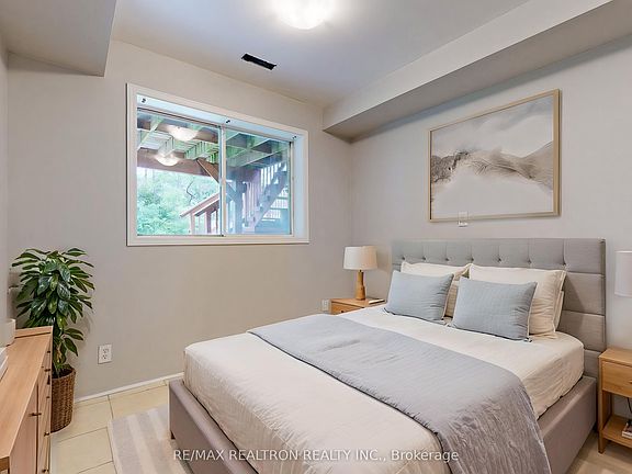 5th image of 1250 Dartmoor St