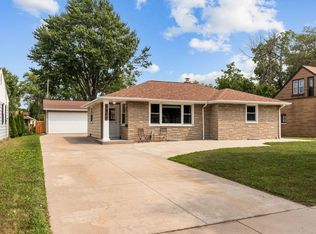 1906 S Memorial Dr, Appleton, WI 54915