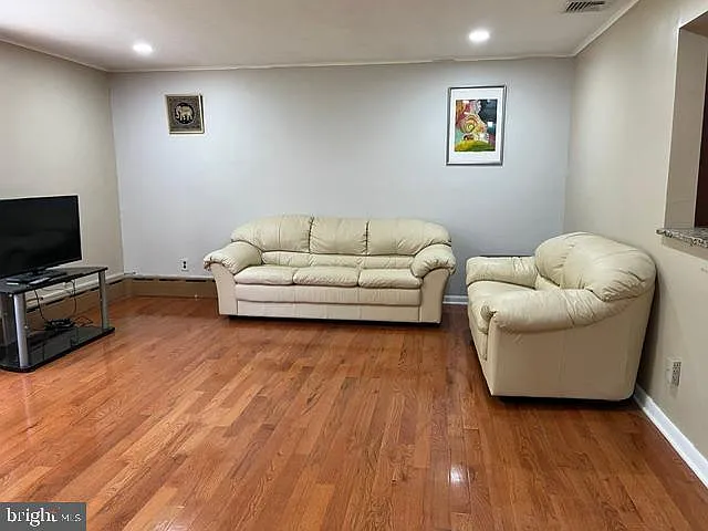 3 bed, 2.5 bath, 1797 sqft, $4,500 — Photo 3