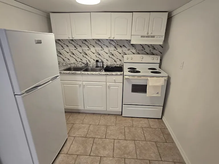 40 Lillooet Cres #BASEMENT — Photo 7