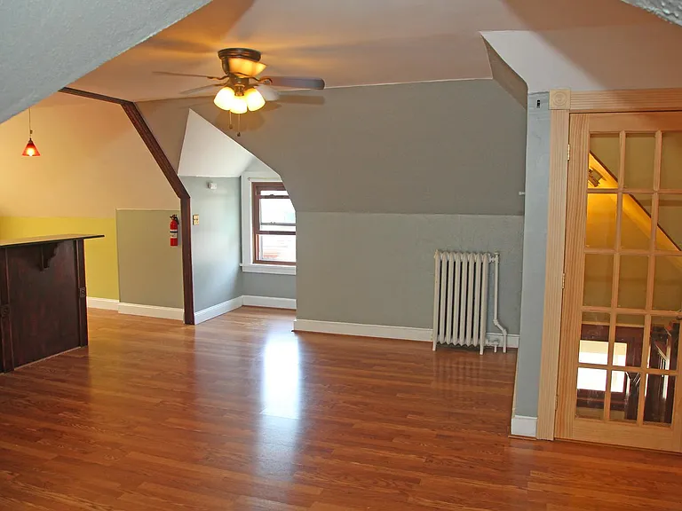 528 W Ferry St — Photo 5