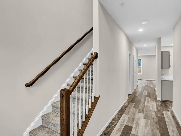 62 Helene Ct — Photo 3
