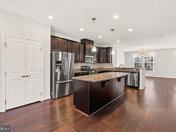 4th image of 218 Saint General Grey Ct