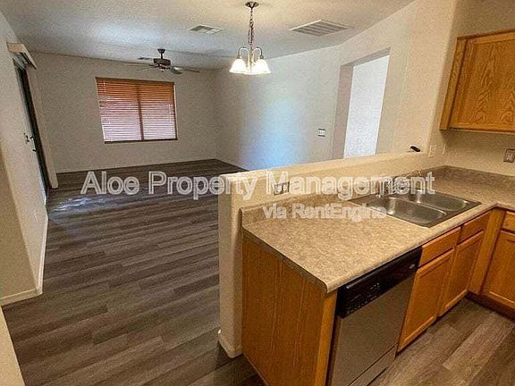 4th image of 46095 W Windmill Dr