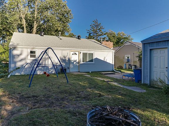4th image of 3007 Robert St