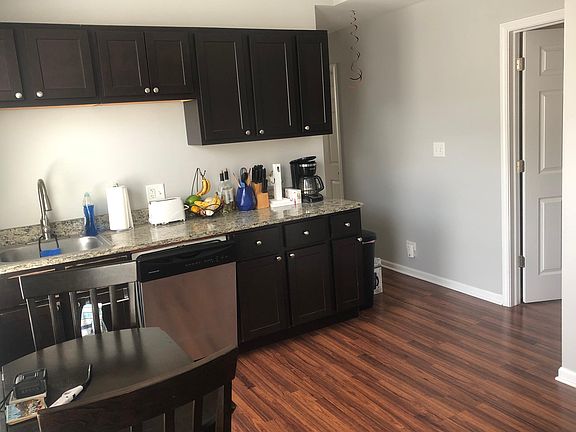 5th image of 948 W Willow St #2