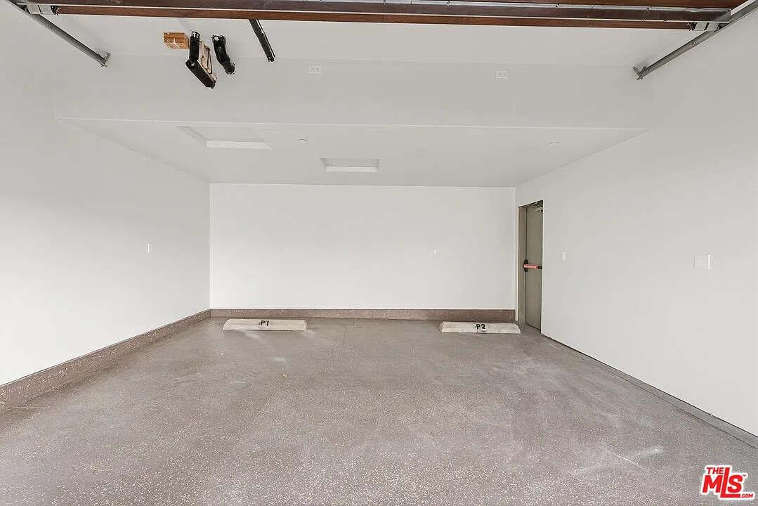 2 bed, 2.0 bath, 898 sqft, $3,950 — Photo 4