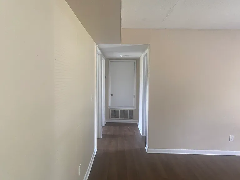 Military Square Apartments — Photo 9