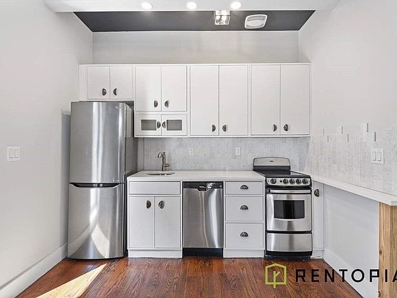 4th image of 489 Washington Ave #101