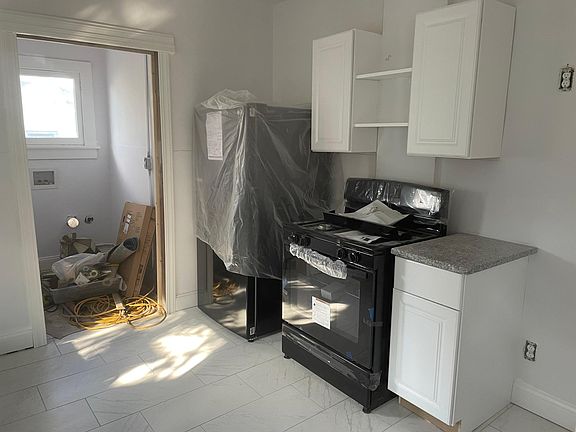 4th image of 1229 Creighton Ave #1231