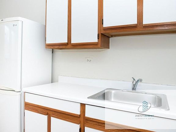 2nd image of 3345-47 N Marshfield Ave #3345-408