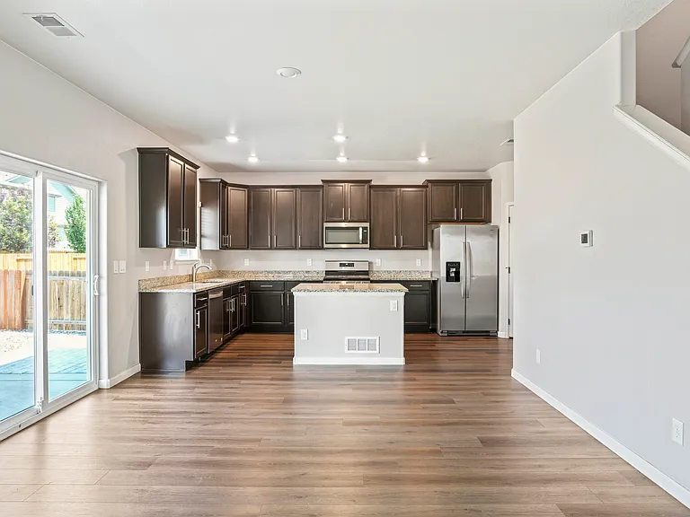 2141 Kerry St — Photo 4
