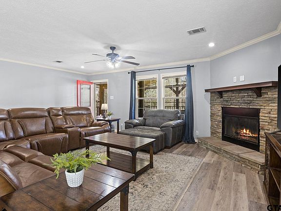 4th image of 535 NE County Rd #2060