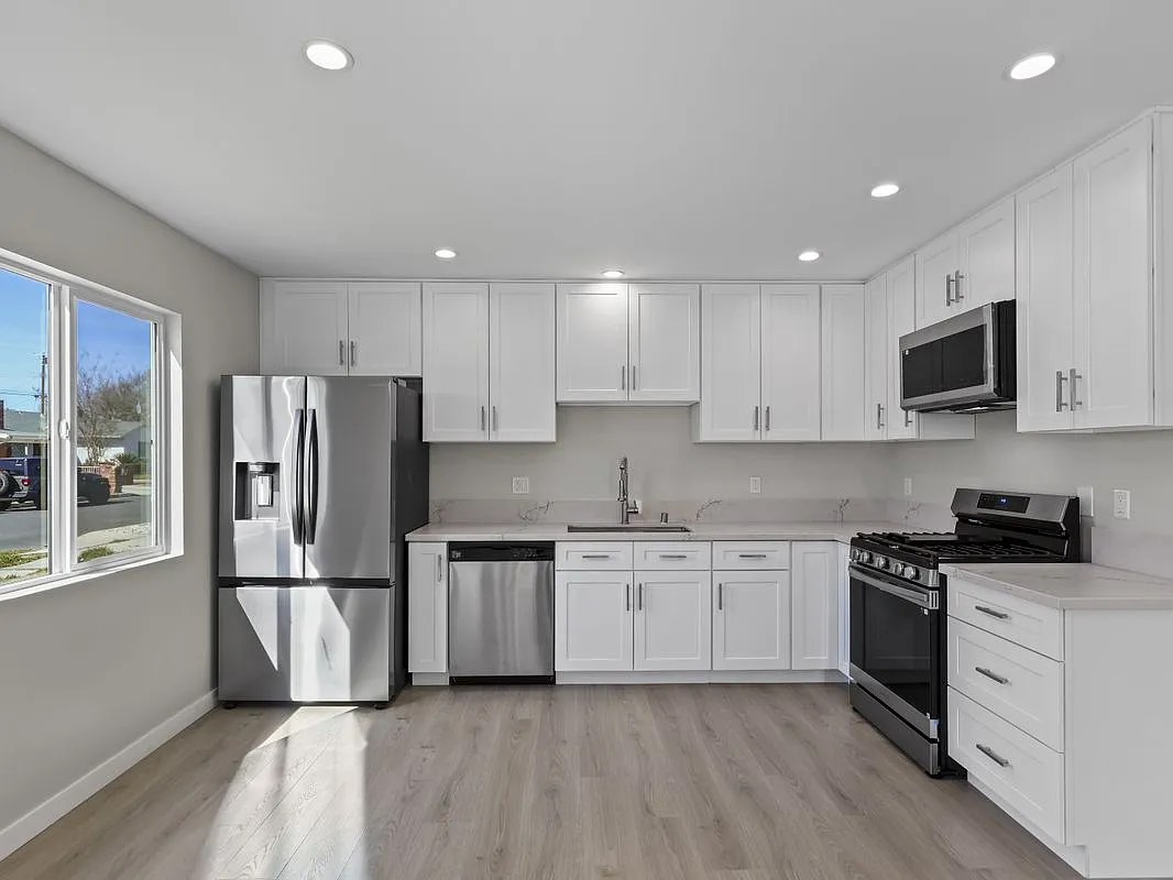 2 bed, 2.0 bath, 900 sqft, $2,995 — Photo 3
