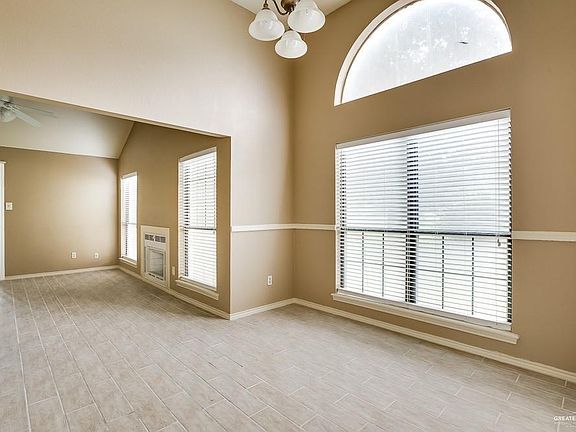 3rd image of 709 Brazos Cir #Ut-8
