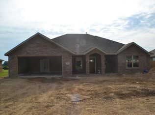 645 White Oak St, Gentry, AR 72734