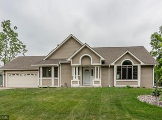 325 Meadowood Ln, Vadnais Heights, MN 55127