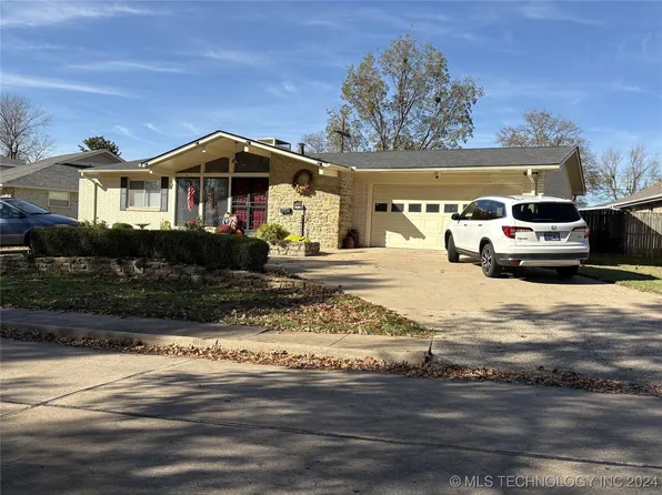 5824 Harvard Dr, Bartlesville, OK 74006