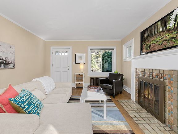 3rd image of 11749 Phinney Ave N