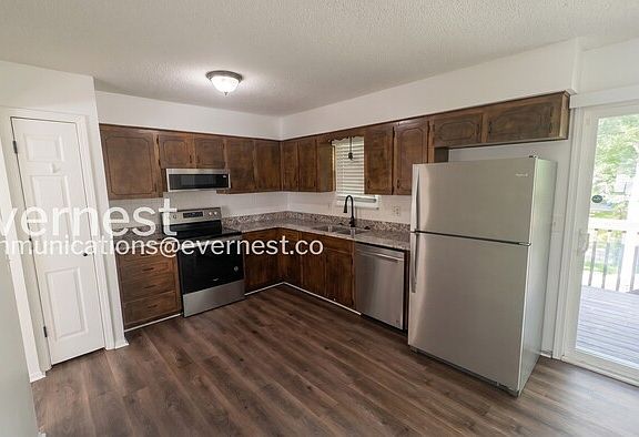 3rd image of 1821 S Speas Dr