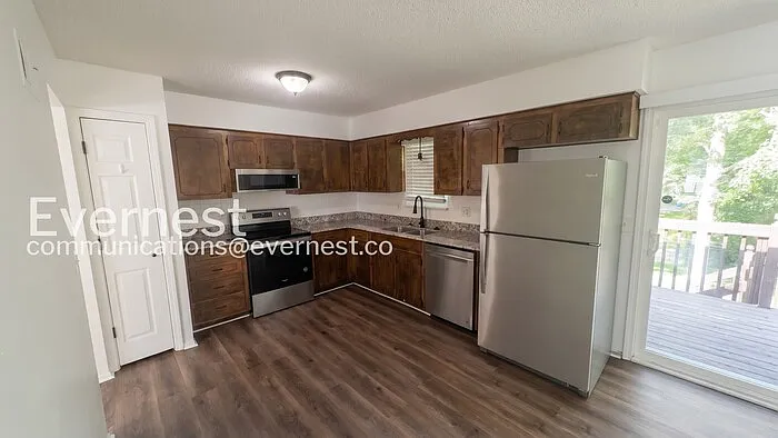 1821 S Speas Dr — Photo 3
