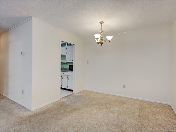 5th image of 1124 Esquimalt Rd #306