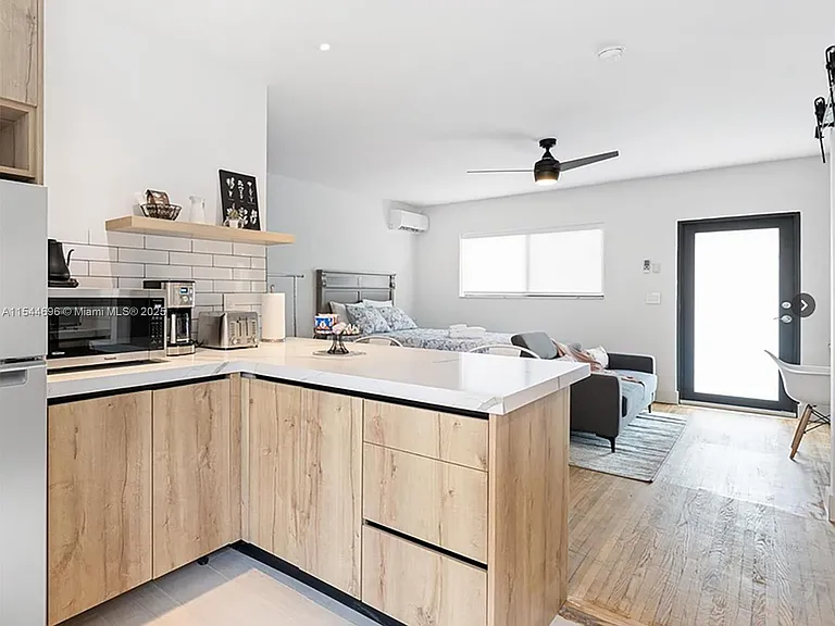 740 SW 9th St #2 — Photo 6