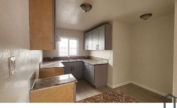 3rd image of 251 W 41st Pl #1