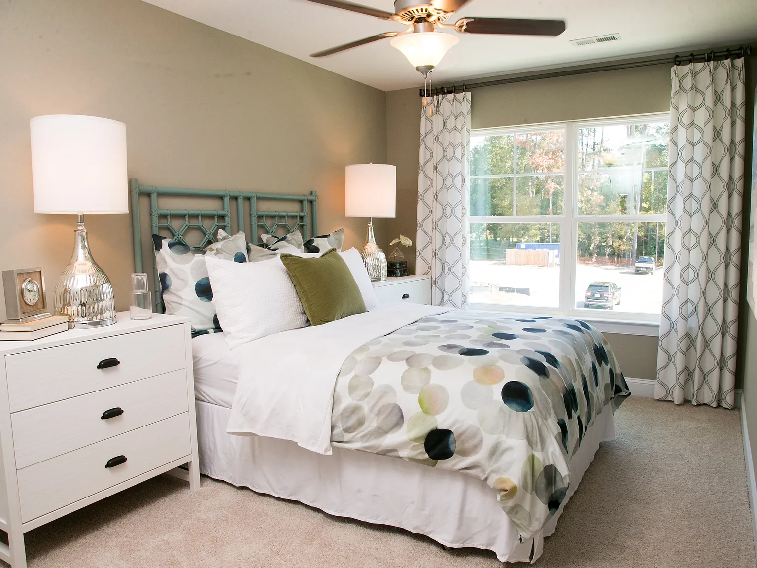 3 bed, 2.5 bath, 2048 sqft, $800 — Photo 3