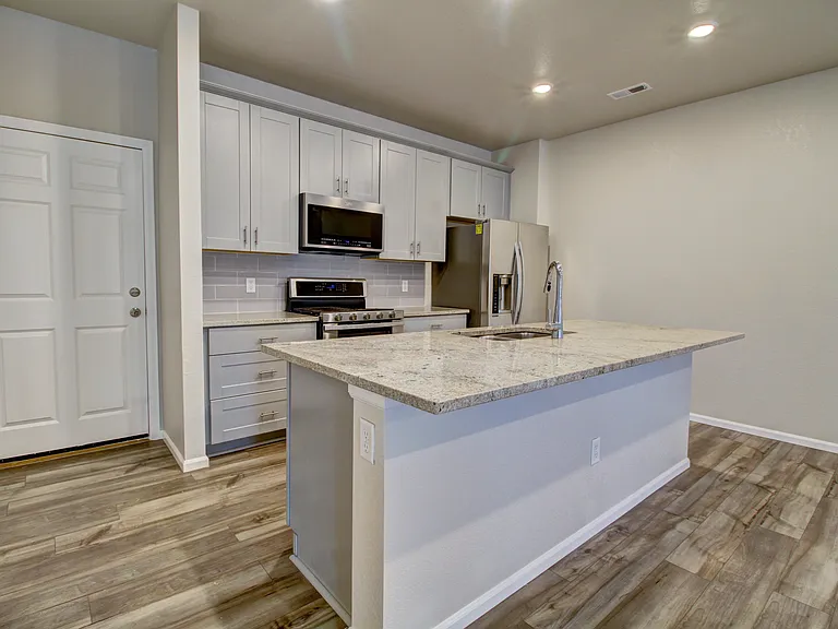 13811 Vispo Way — Photo 5