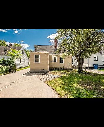 5th image of 26032 McDonald St
