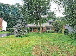33 Nottingham Way N, Clifton Park, NY 12065